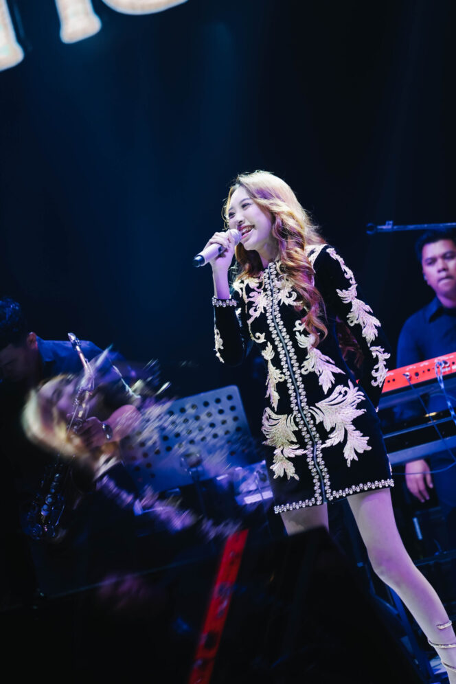 
 Icha Yang ditantang Yudika nyanyi lagu Batak